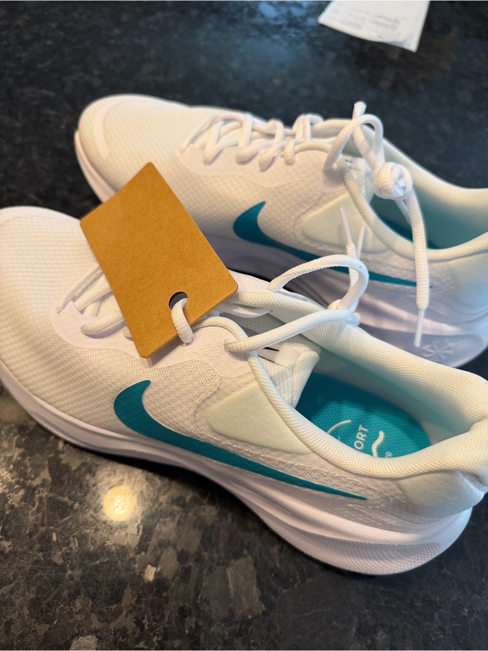 Nike Men’s White Athletic Running Shoes with Teal Accent size 12 Men’s NWT